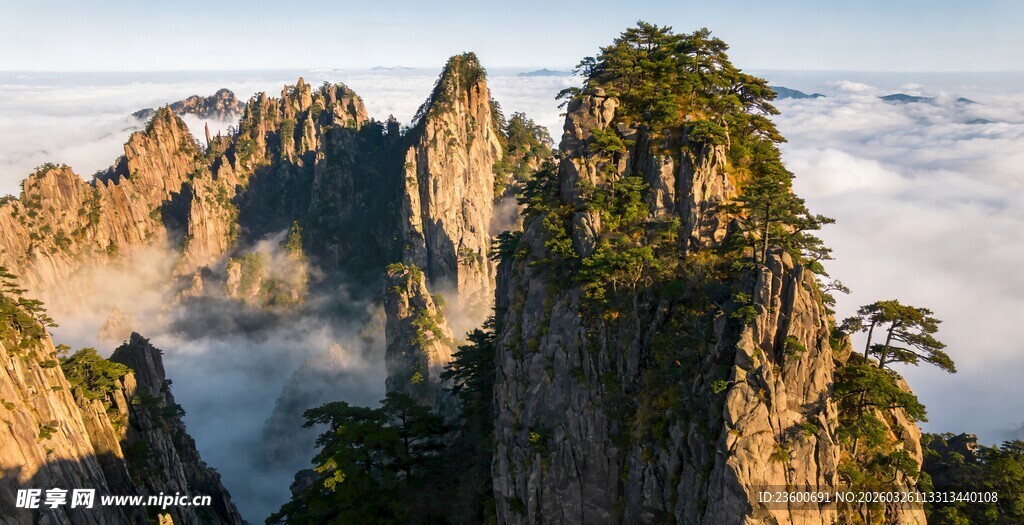 黄山奇峰云海壮丽景观