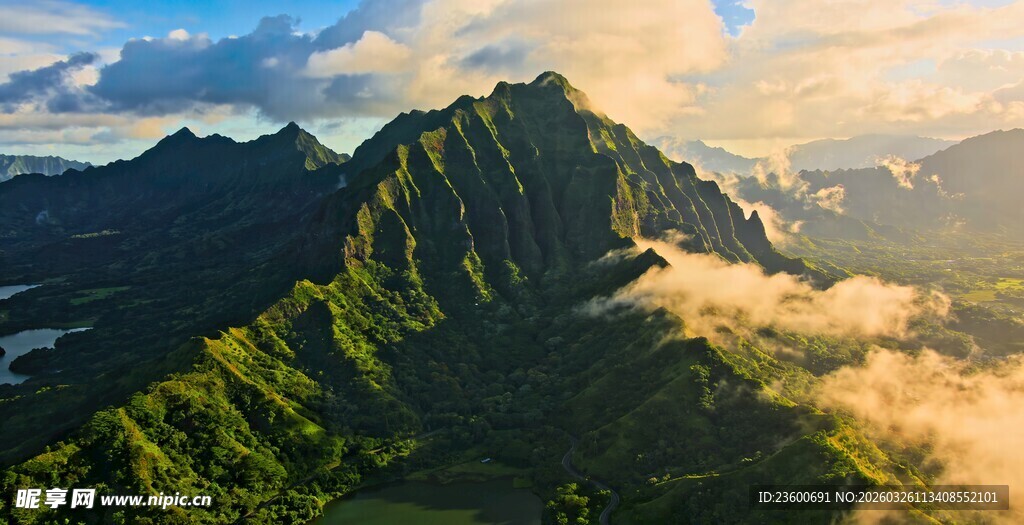 莲花山壮丽山峦云海日出美景