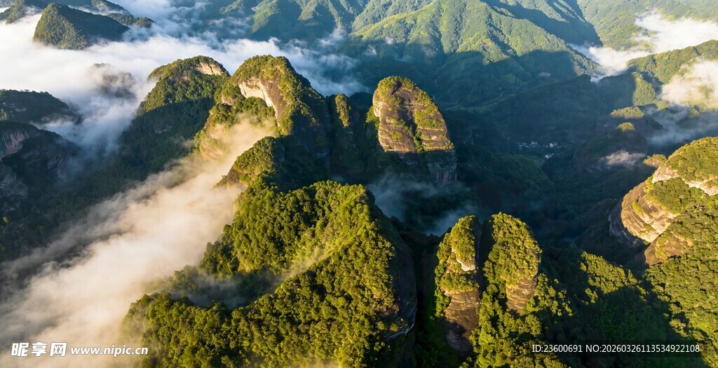 莲花山空中俯瞰壮美青山云海