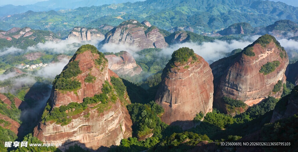 龙川霍山壮丽丹霞地貌景观