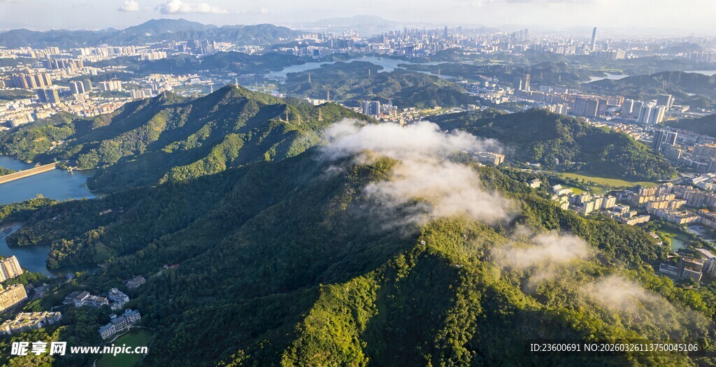 白云山云海壮阔自然景观