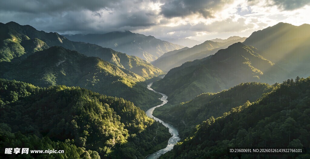 山间蜿蜒河流壮美风光