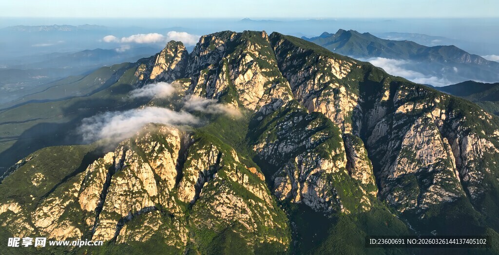 壮丽山峦云海景观