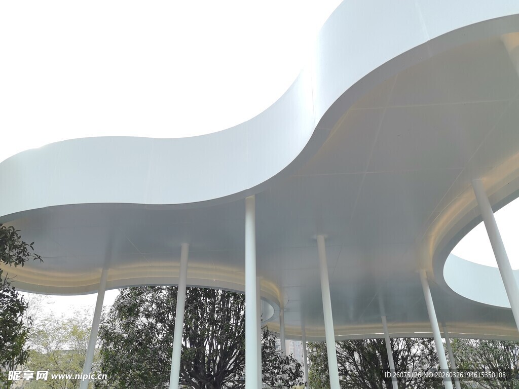 现代曲线造型建筑外观