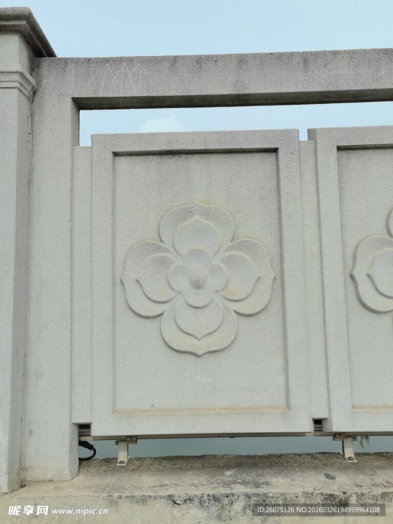 中式雕花石质大门