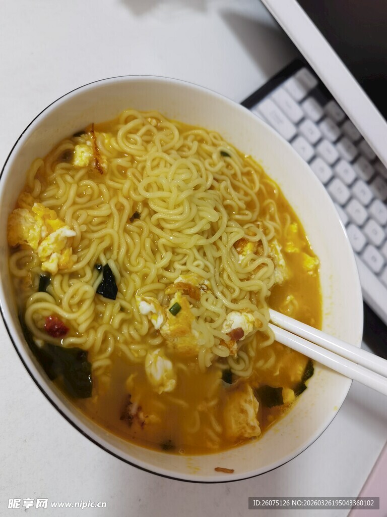 一碗美味的鸡蛋泡面