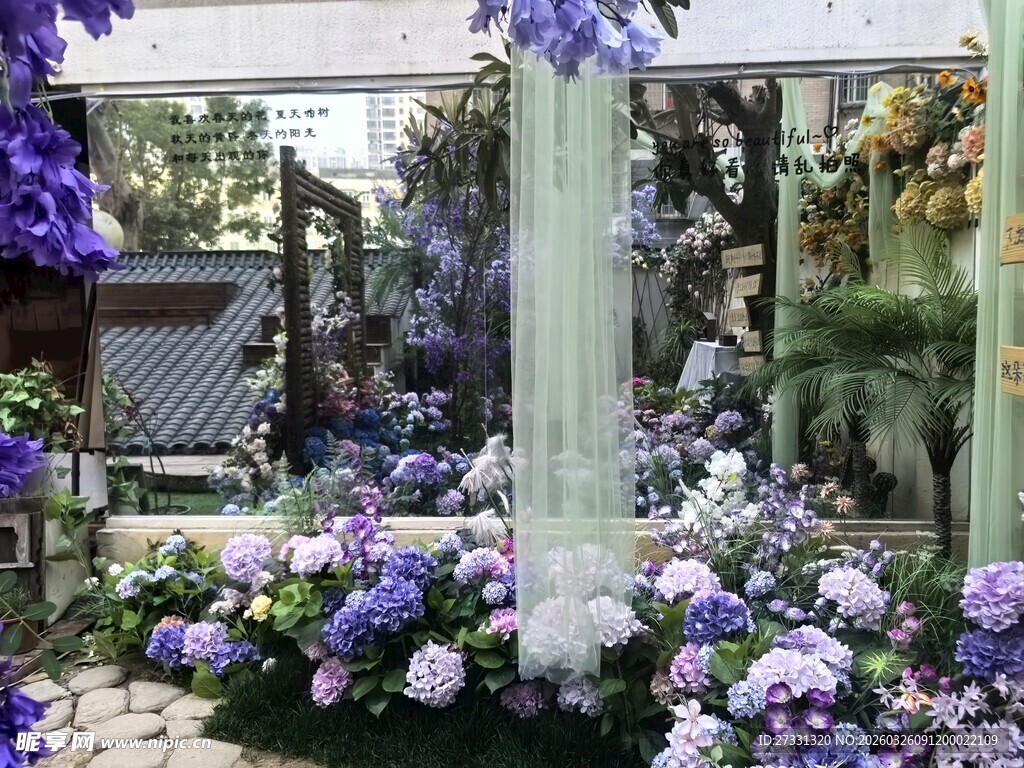 梦幻紫色花卉庭院景观