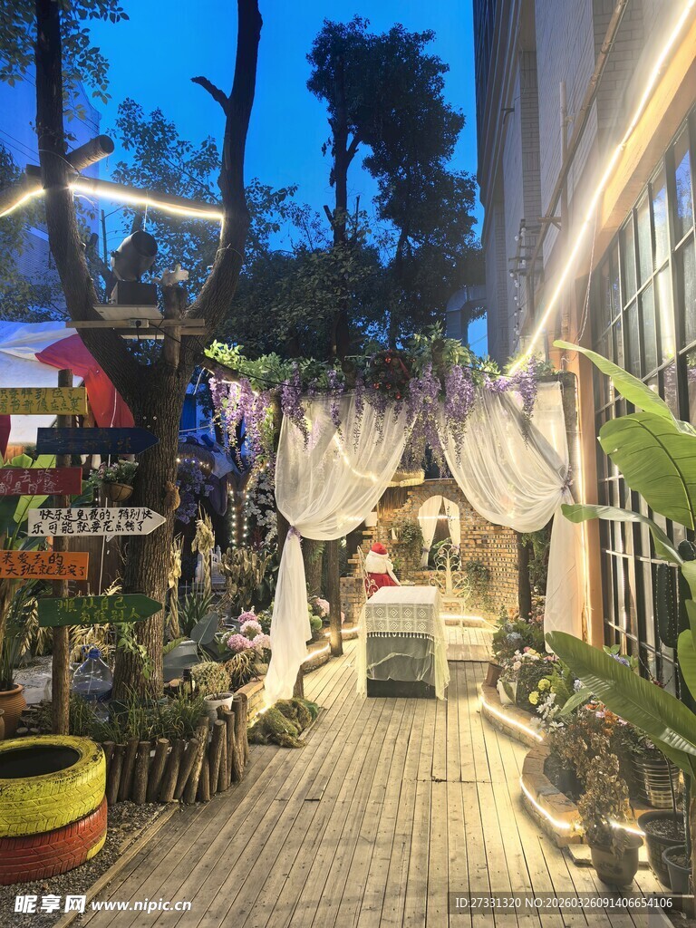 温馨浪漫的户外休闲庭院