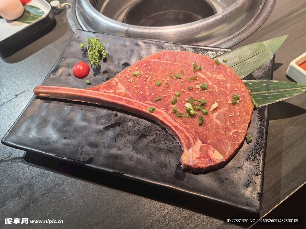 美味战斧牛排摆盘精致