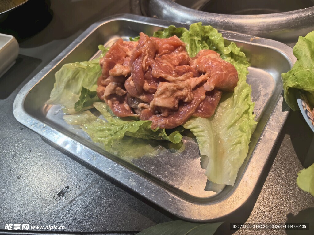 新鲜生菜配肉丝料理