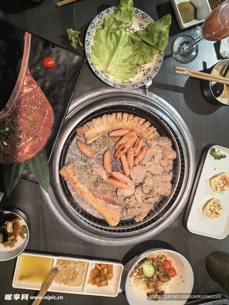 韩式烤肉美食丰盛场景