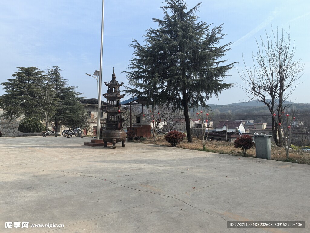 乡村开阔场地与树木景观