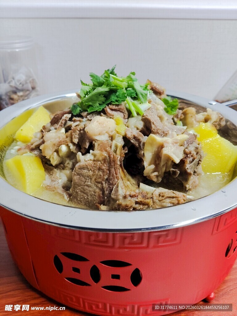 炖羊肉土豆
