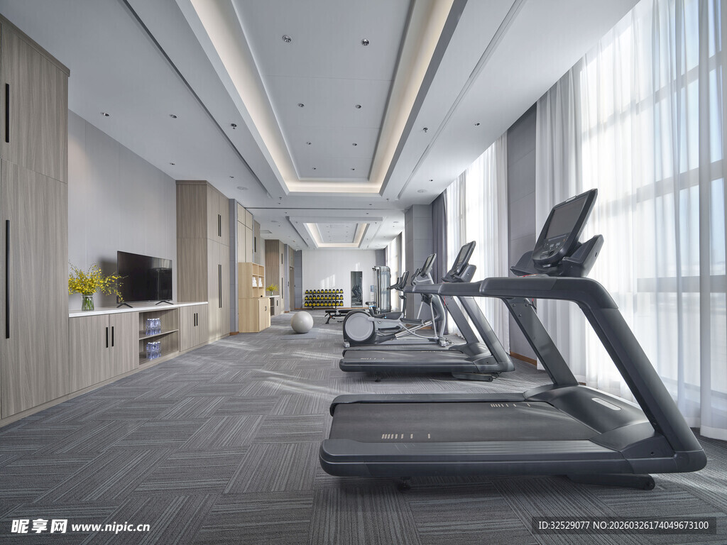 现代宽敞健身房内部场景