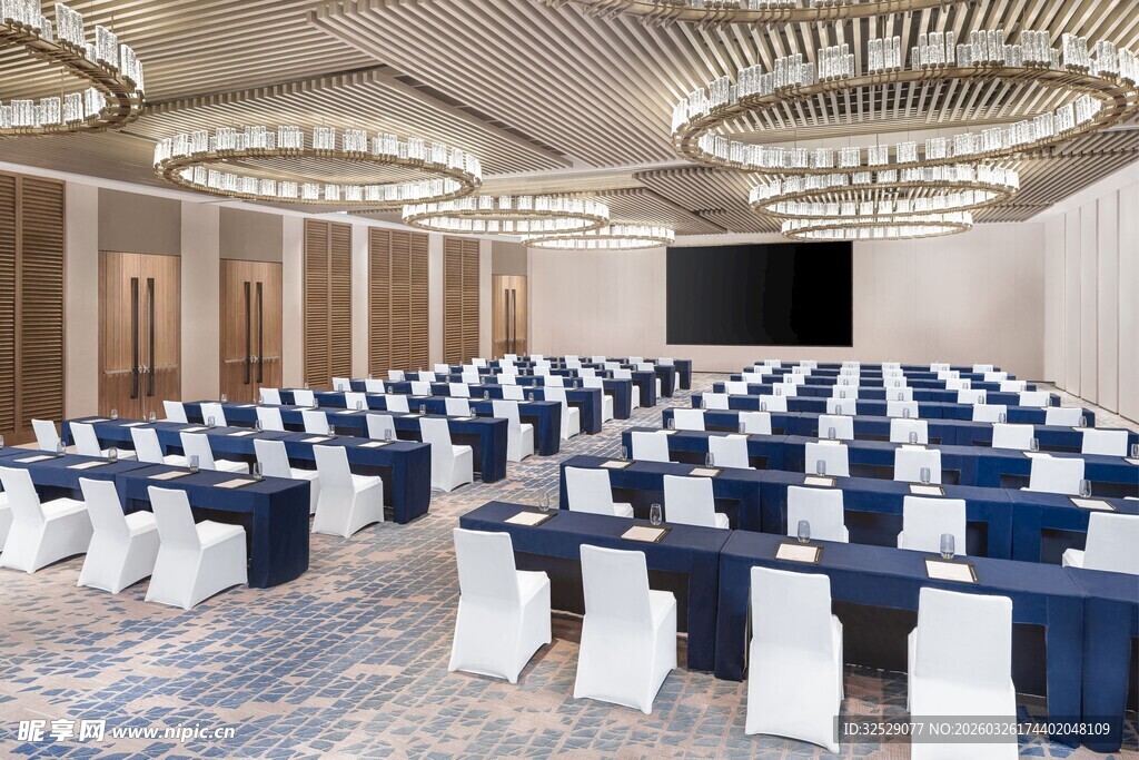 豪华会议室整齐布局