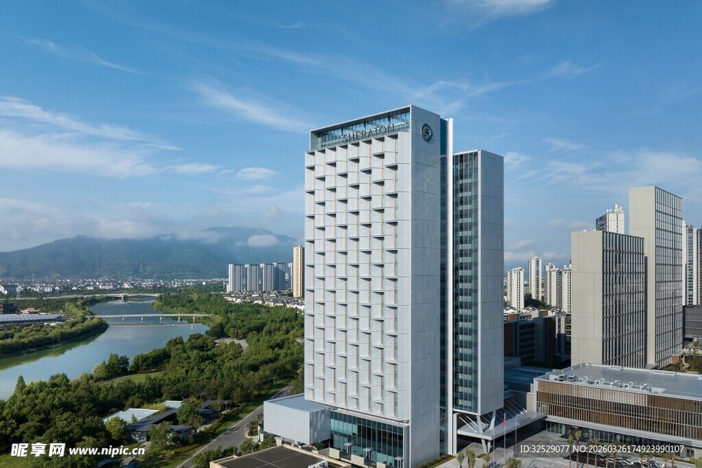 城市中的现代高楼景观