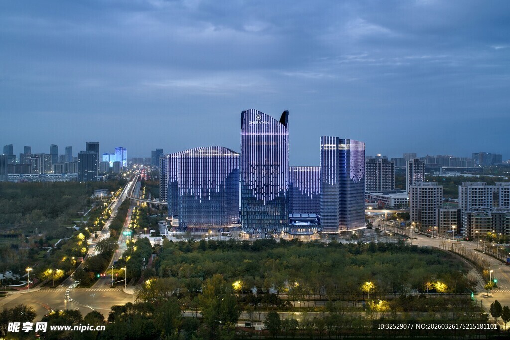 城市夜景俯瞰璀璨建筑群