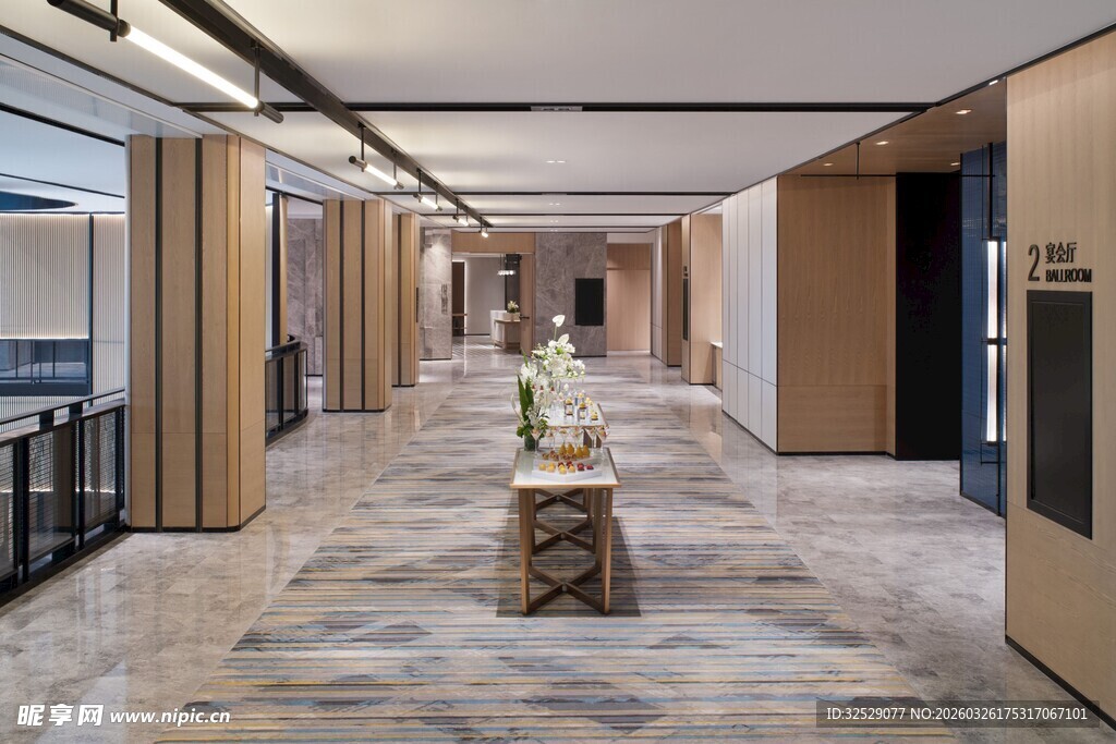 现代风格宽敞办公走廊