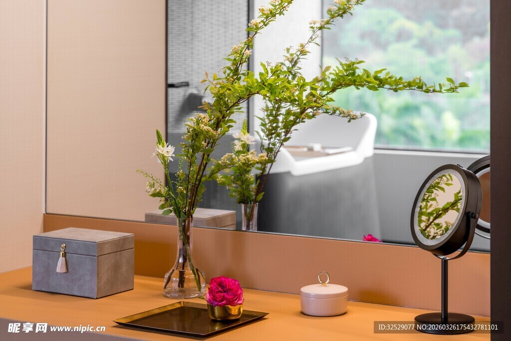 窗边清新绿植装饰小景