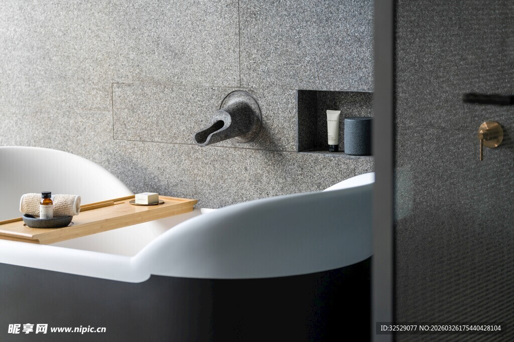 现代简约风格浴缸一角