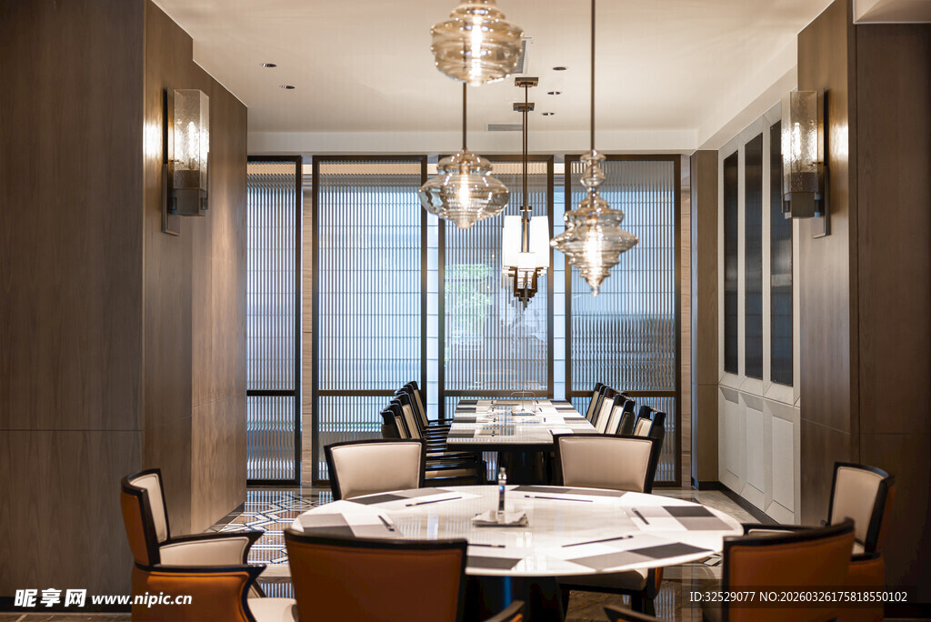 现代简约风格豪华餐厅空间