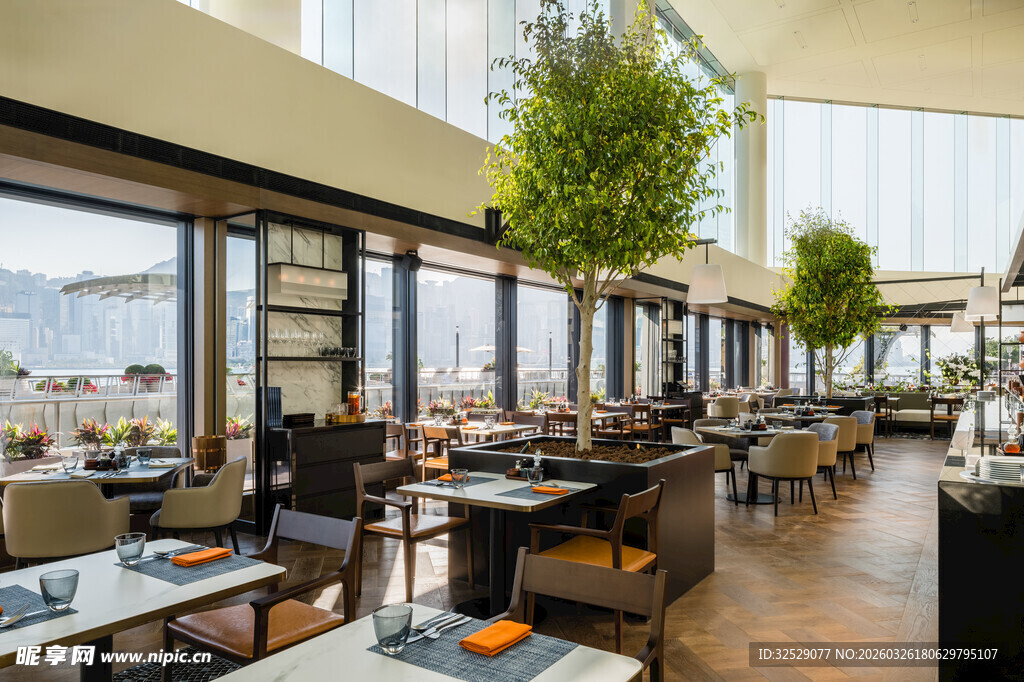 现代风格宽敞明亮餐厅空间