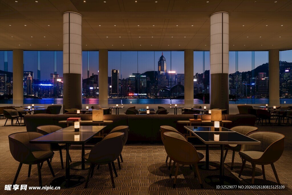 豪华餐厅内的优雅用餐环境