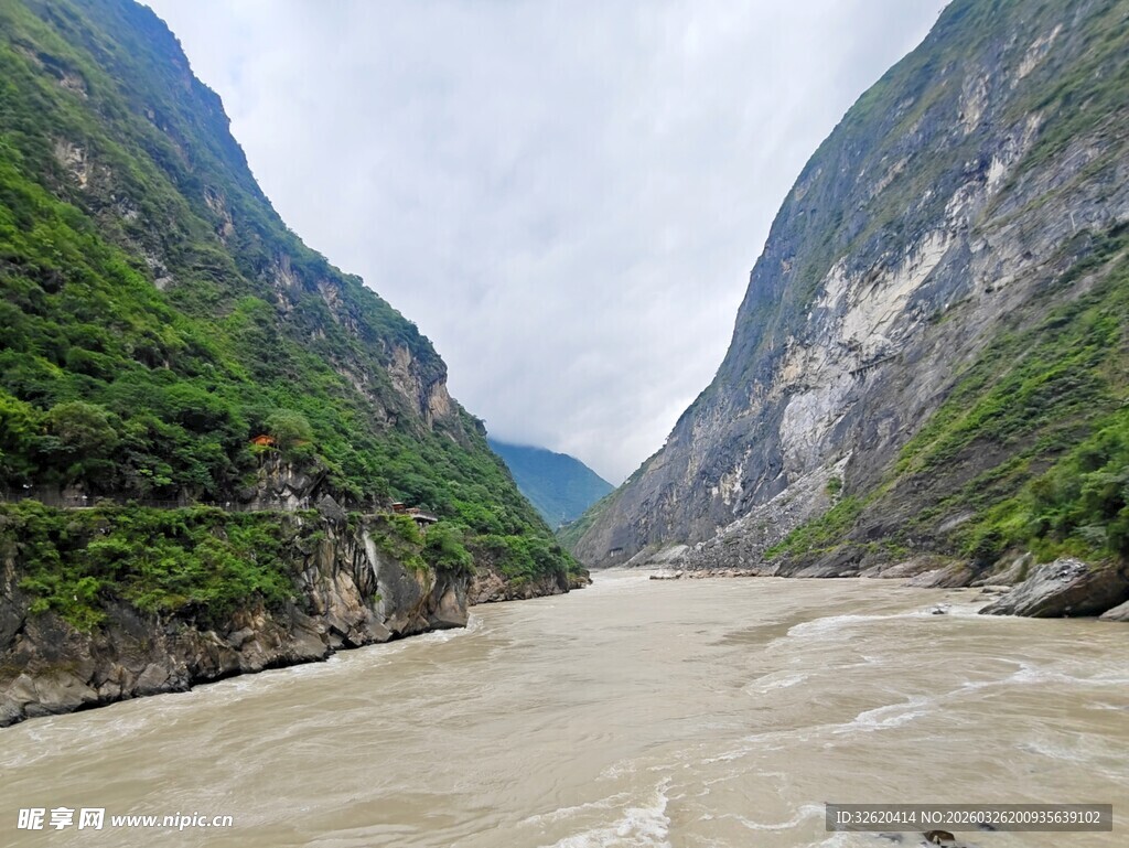 壮丽峡谷河流景观