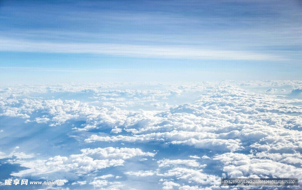 高空俯瞰云海美景