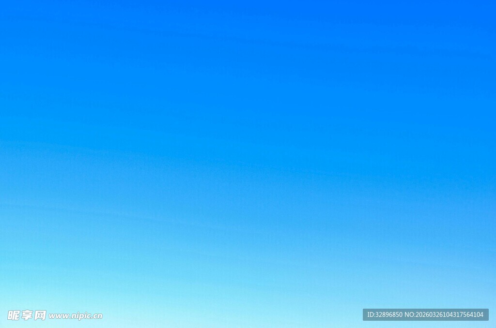 纯净渐变蓝色天空背景