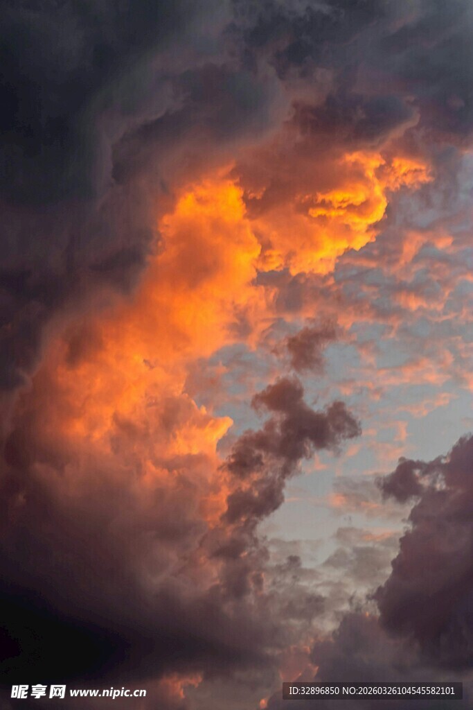 绚丽火烧云天空梦幻美景
