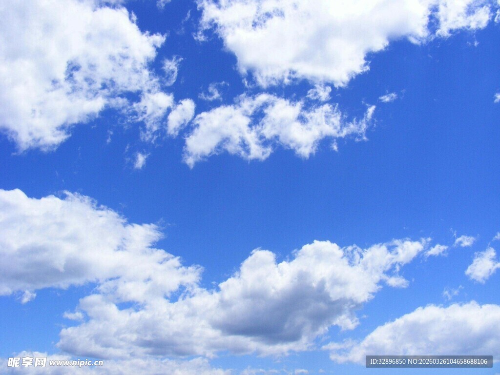 晴朗蓝天白云悠悠