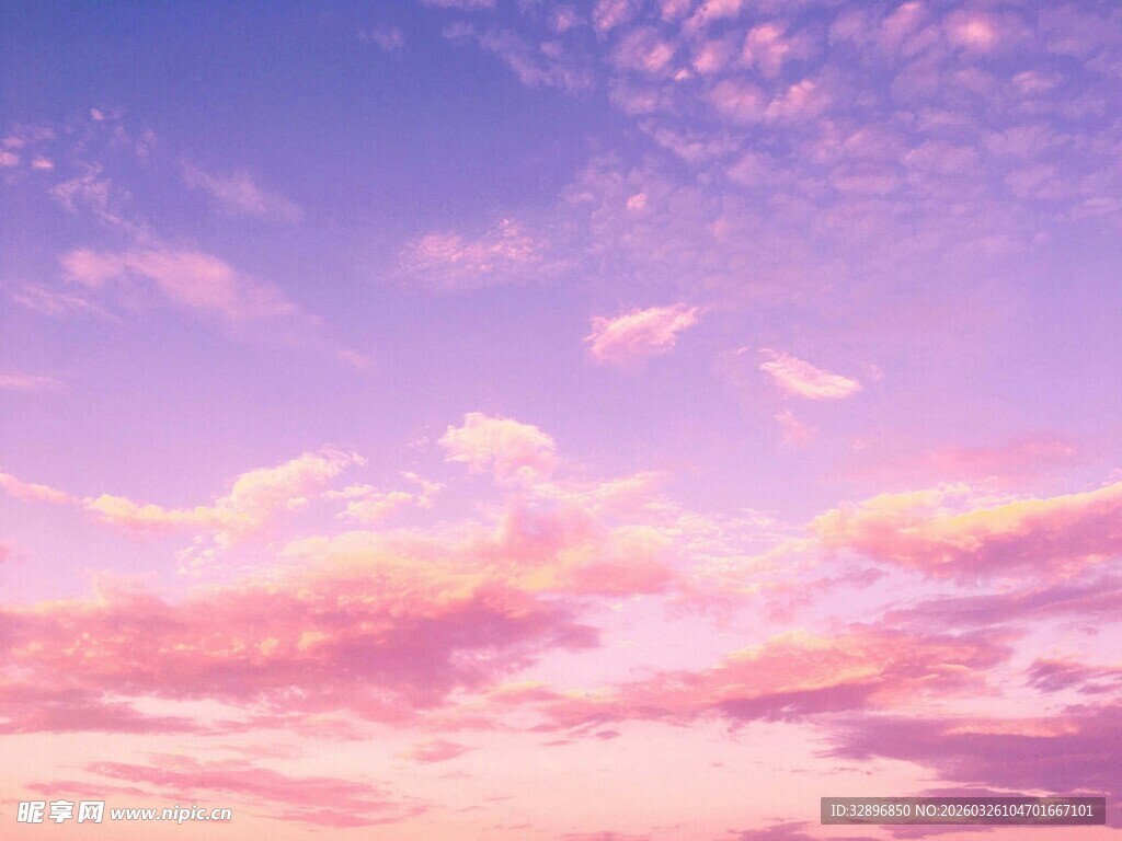 梦幻粉紫色天空美景