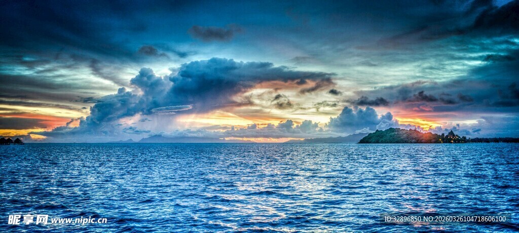 海上壮丽云霞景观