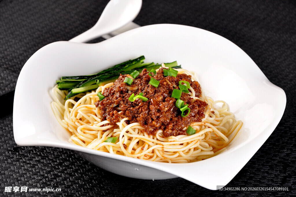 肉酱拌面