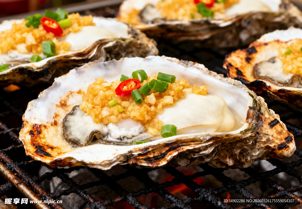 鲜香肥美烤生蚝