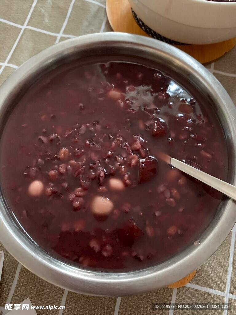 一碗美味的紫米粥
