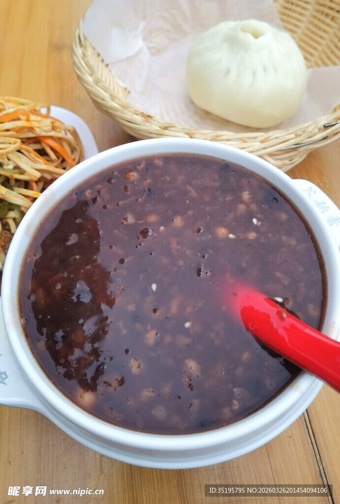 一碗美味的红豆粥