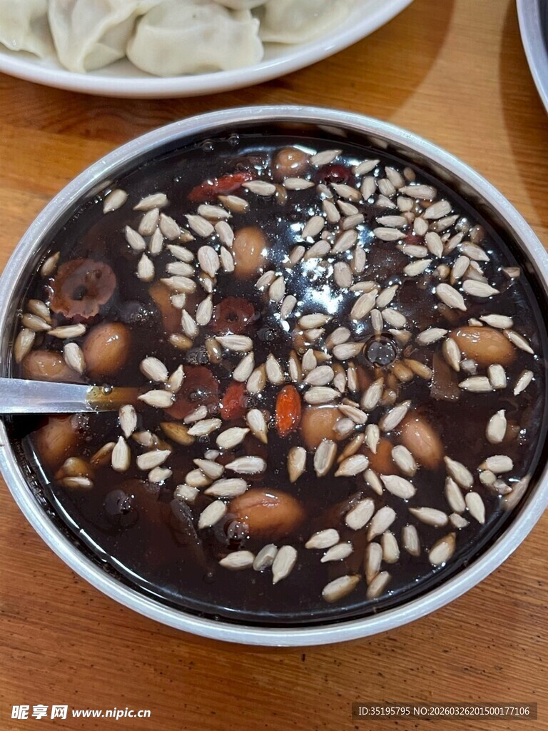 一碗丰富多样的养生八宝粥