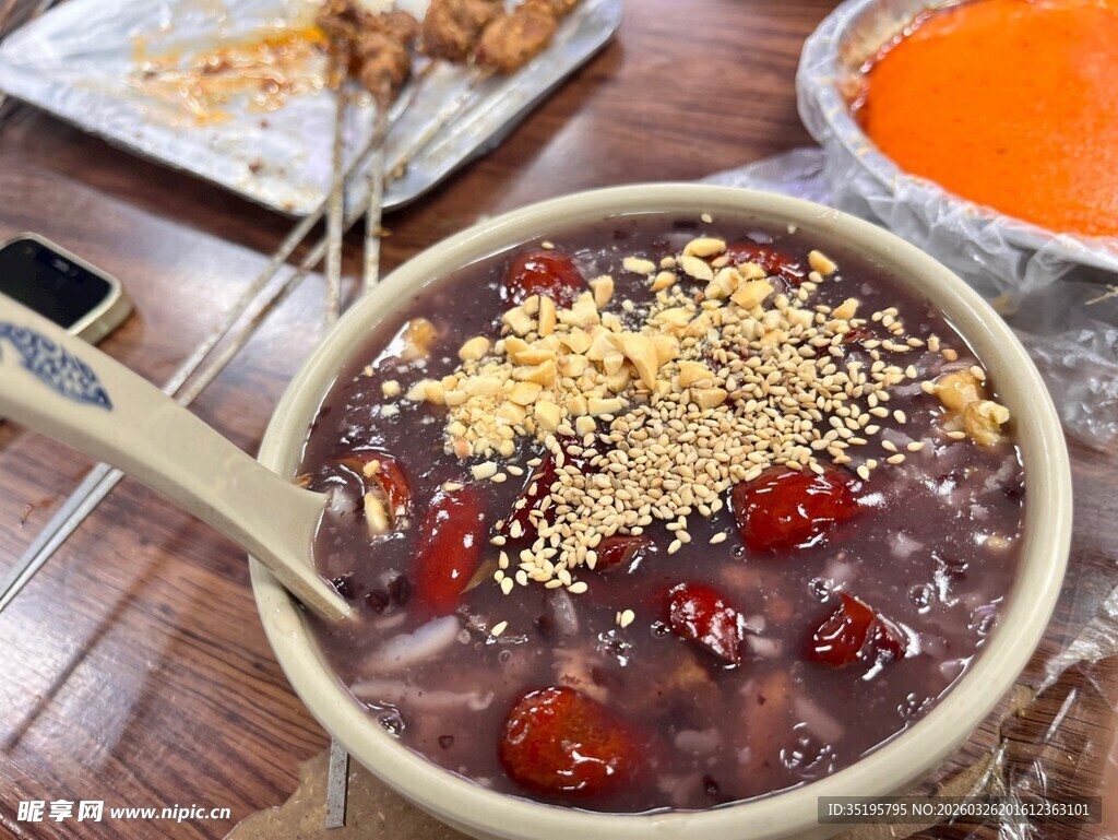 美味红豆粥配多样小吃