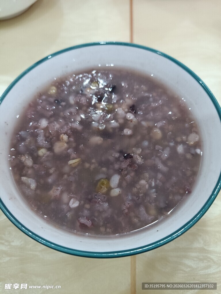 一碗营养黑米粥