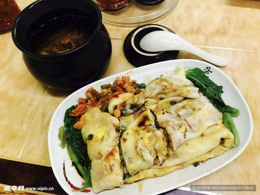 美味肠粉搭配特色小食