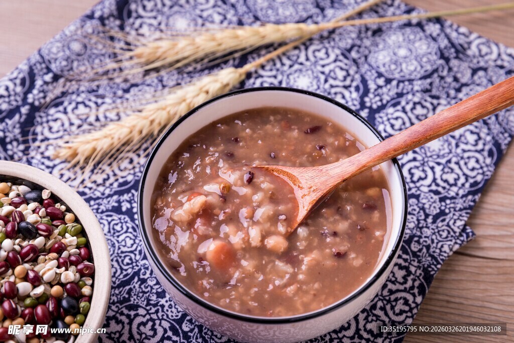 一碗美味的杂粮粥