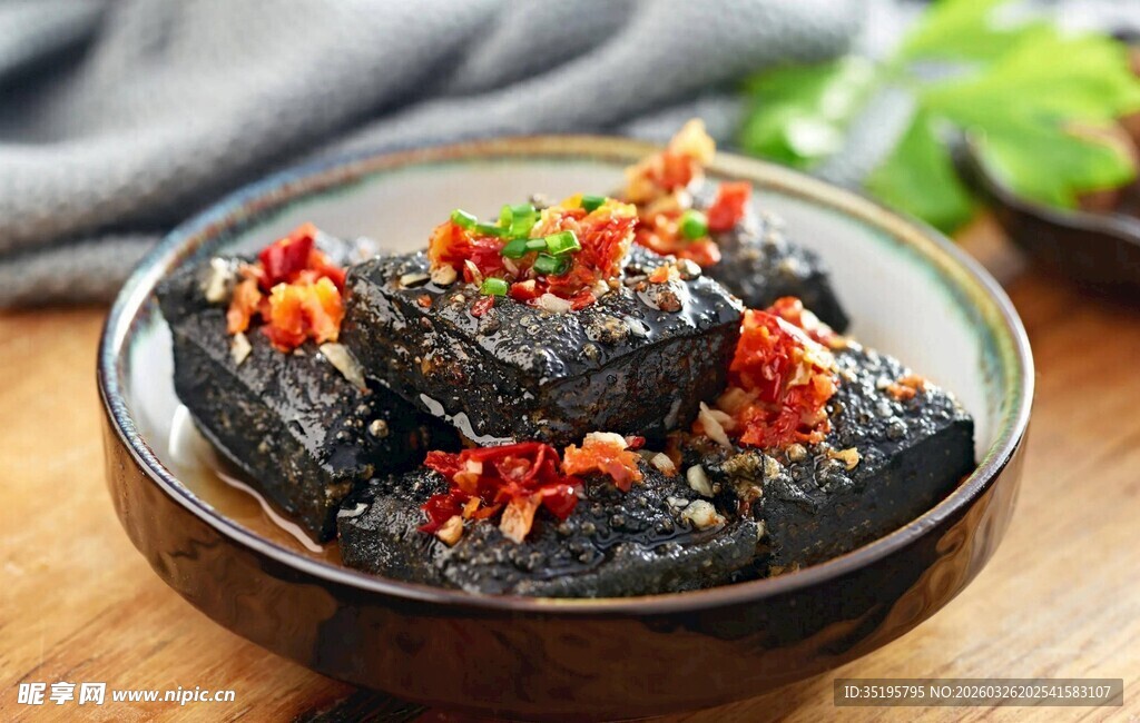 香辣美味的碗装红烧海参