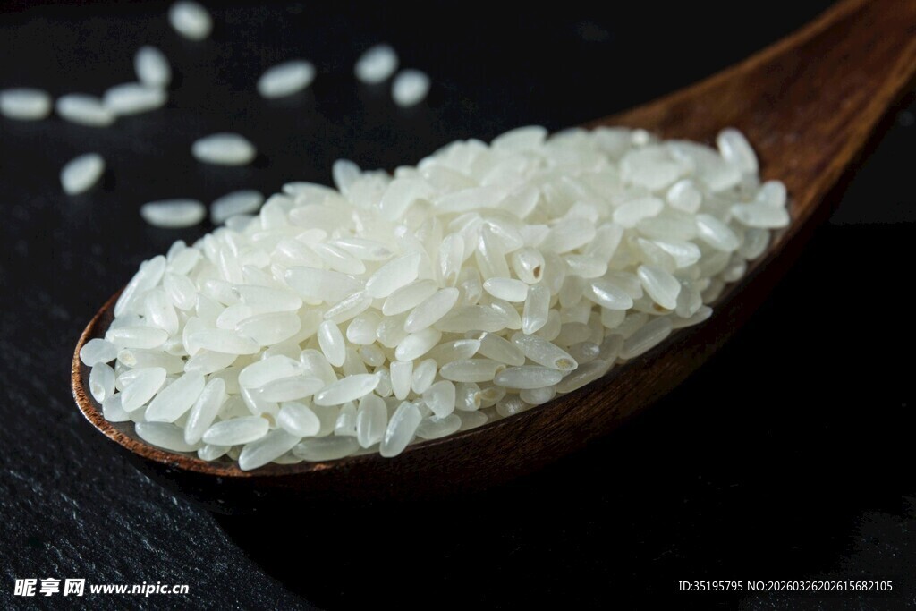 木勺中的优质白米