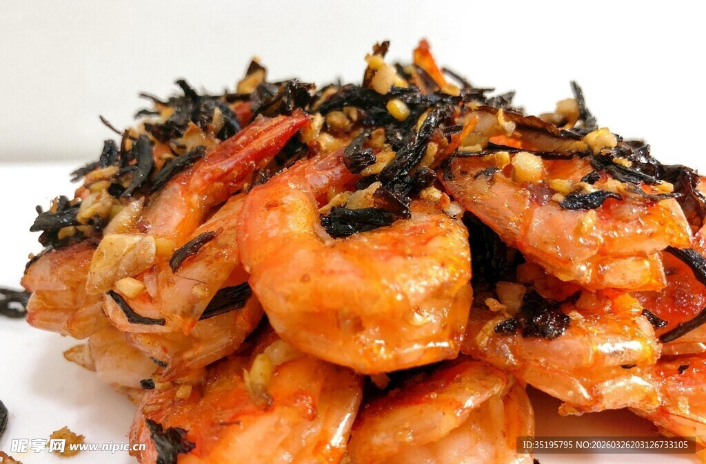 茶香四溢的美味炒虾