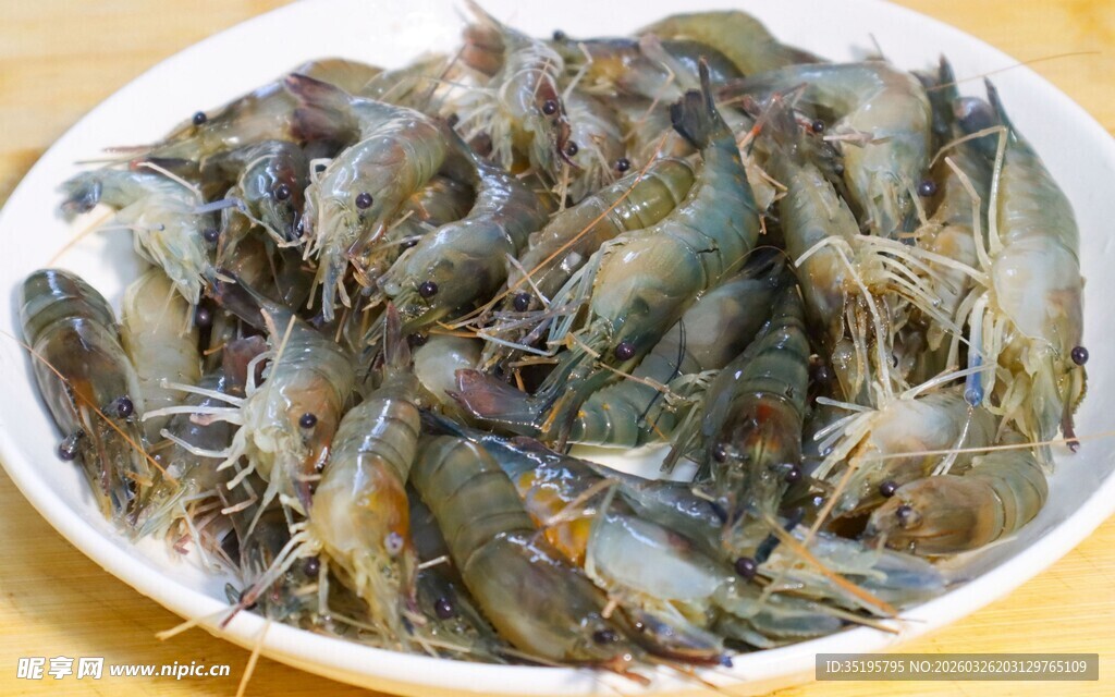 盘中鲜活小河虾