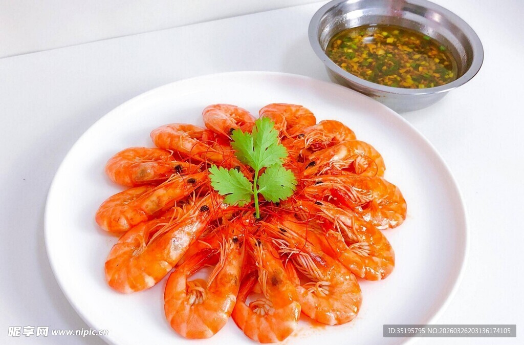 摆盘精致的美味虾料理