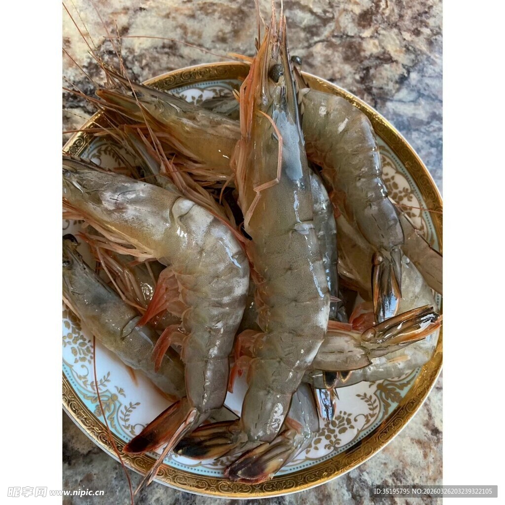 盘中鲜活大虾