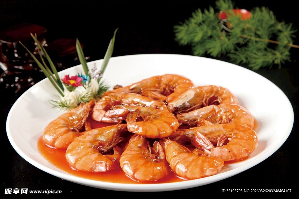 美味红烧大虾摆盘中